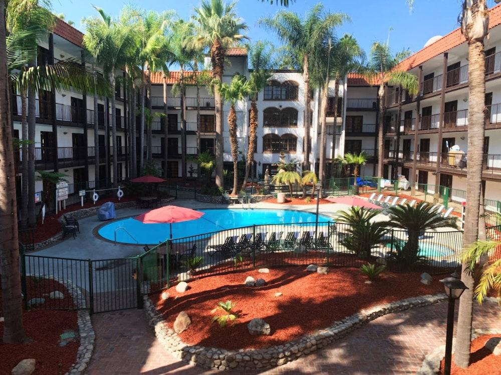 Buena Park Grand Hotel & Suites 外观 照片